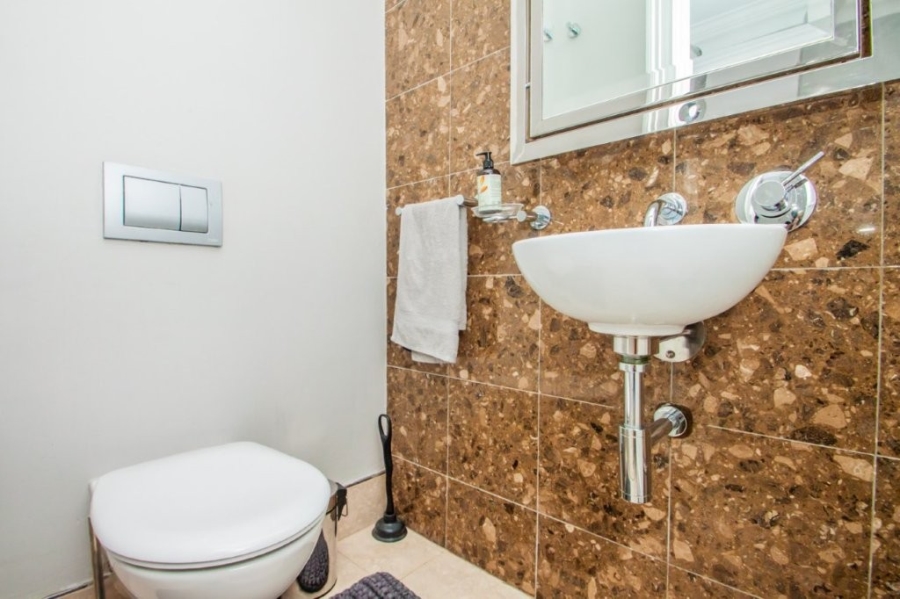 To Let 2 Bedroom Property for Rent in Cape Town City Centre Western Cape
